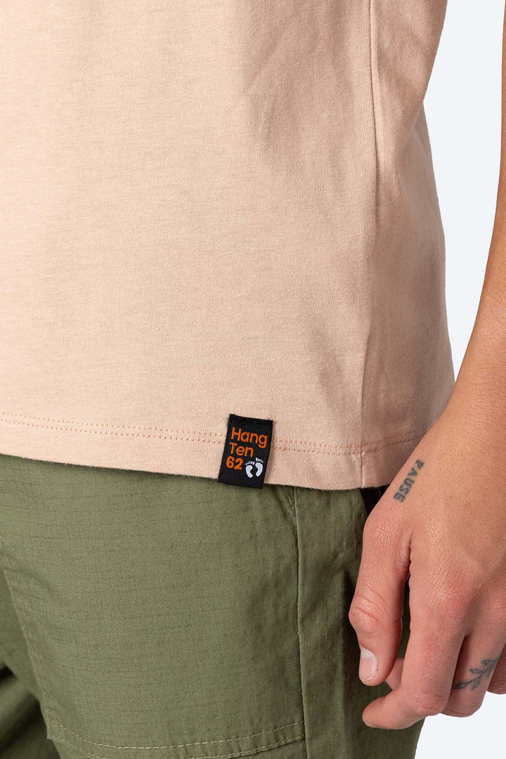 Playera café con diseño franja con hojas - Hang Ten 