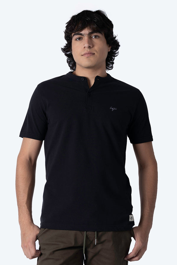 Playera negra manga corta tipo henley - Hang Ten 