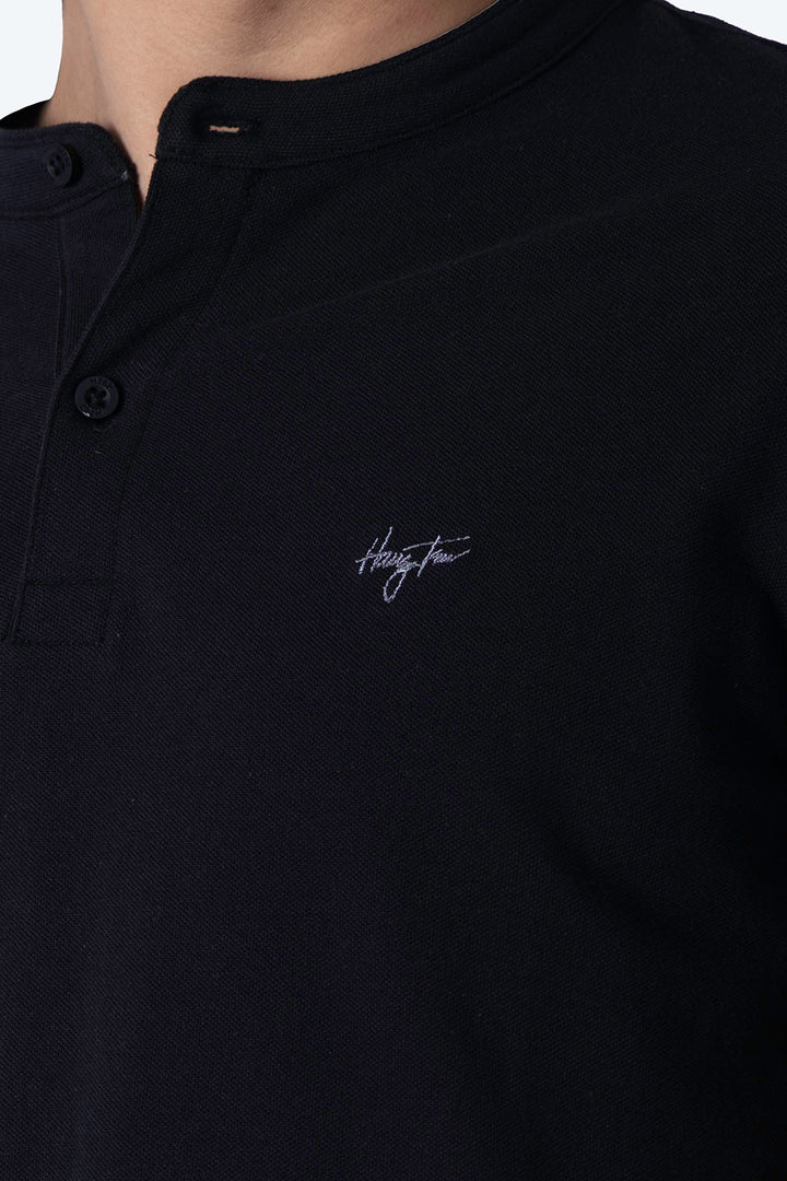 Playera negra manga corta tipo henley - Hang Ten 