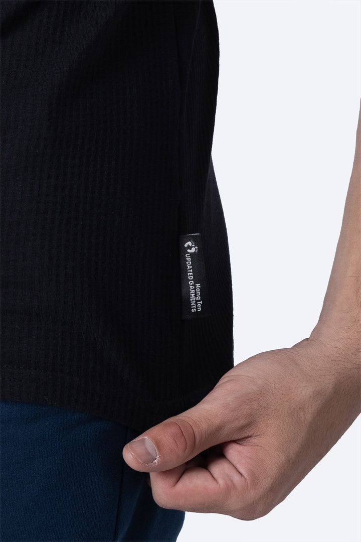 Playera negra con textura cuello redondo   - Hang Ten 