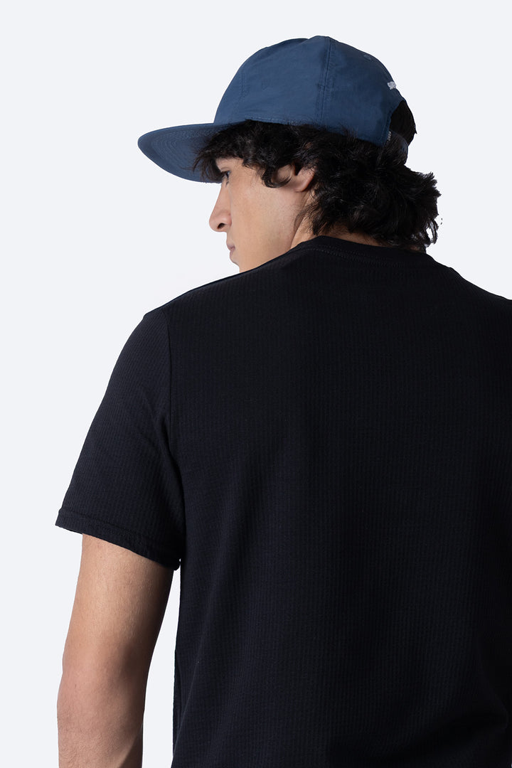 Playera negra con textura cuello redondo   - Hang Ten 
