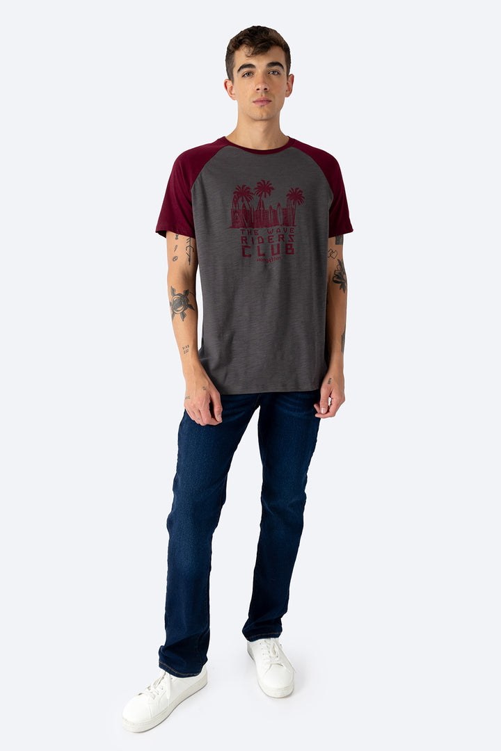 Playera combinada gris con vino - Hang Ten