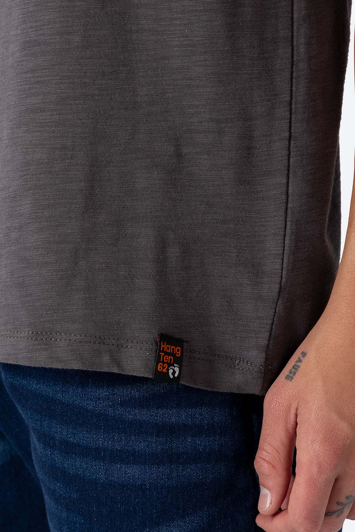 Playera combinada gris con vino - Hang Ten