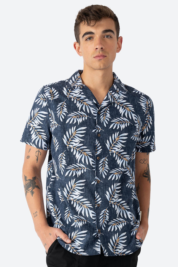Camisa azul estampado hojas - Hang Ten
