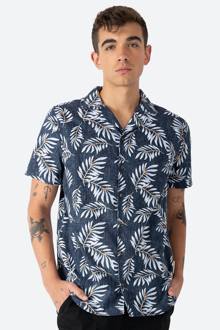 Camisa azul estampado hojas - Hang Ten