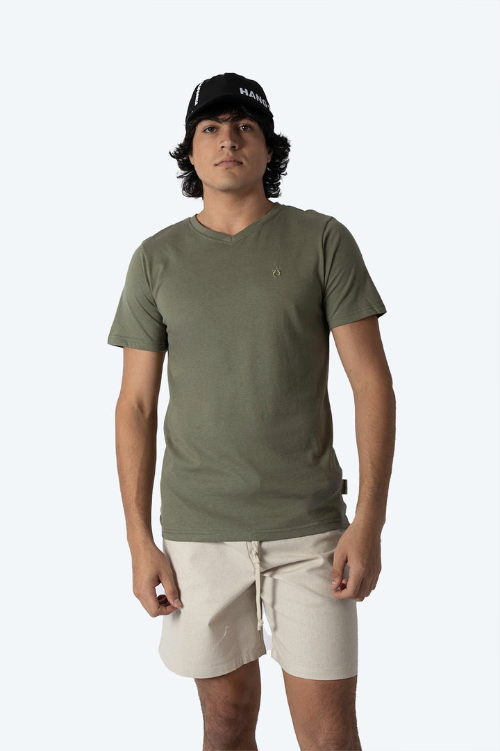 Playera básica cuello v verde olivo - Hang Ten 
