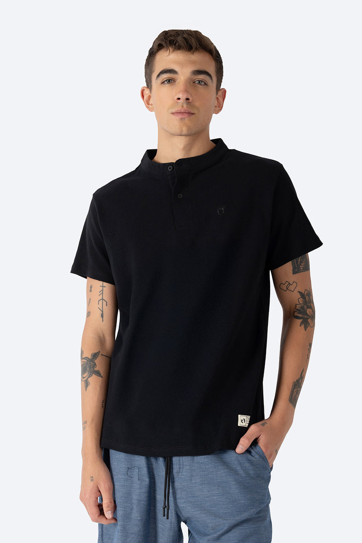 Playera henley negra con textura - Hang Ten