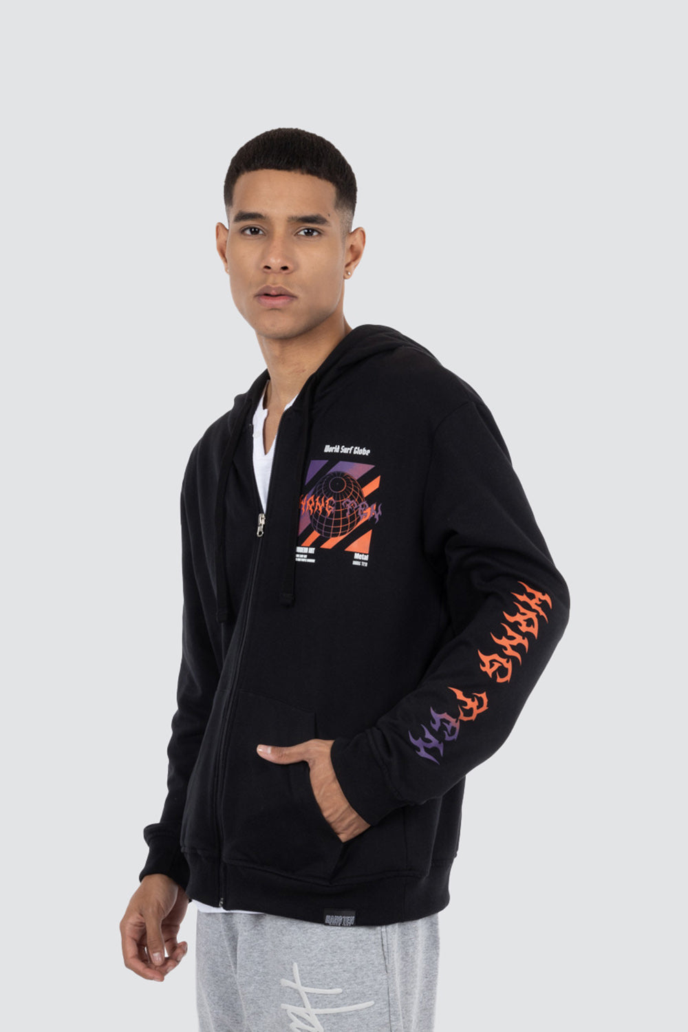 Sudadera negra con estampado