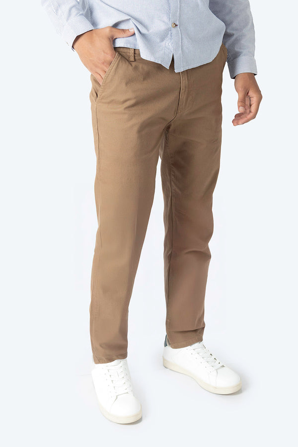 Pantalón casual slim café - Hang Ten