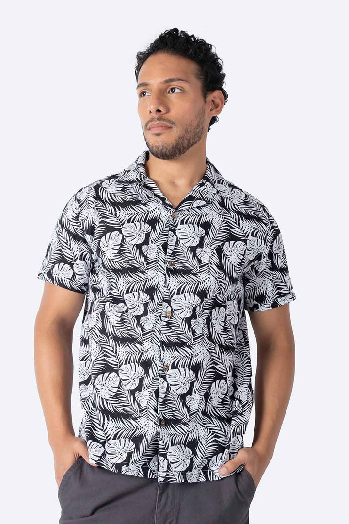 Camisa negra estampado de hojas - Hang Ten