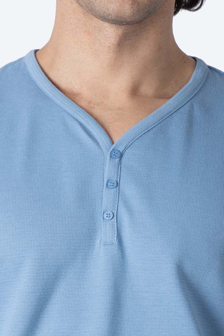 Playera azul cuello Y con textura - Hang Ten 