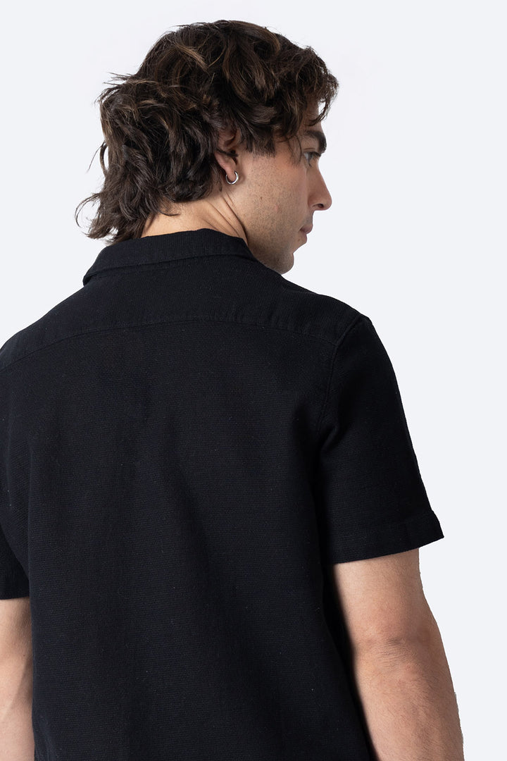 Camisa con textura en tono negro  - Hang Ten