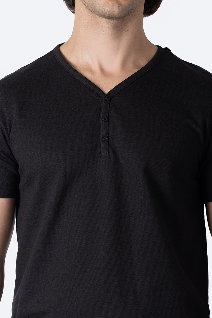 Playera negra cuello Y con textura - Hang Ten 