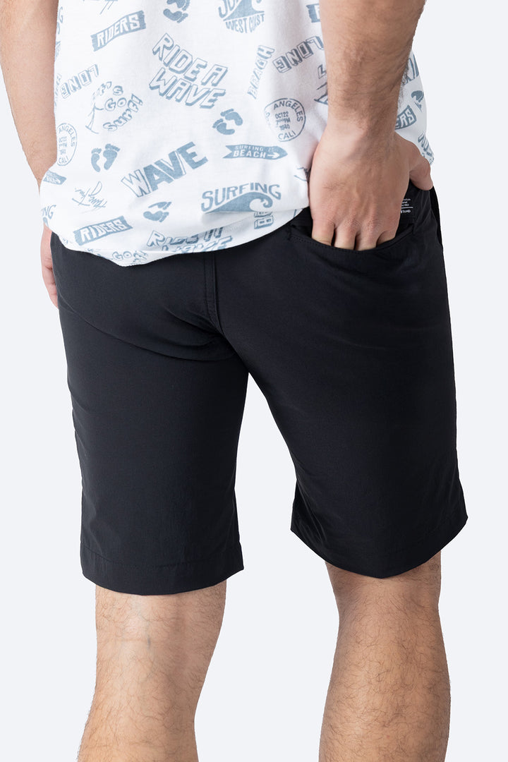 Short casual en tono negro - Hang Ten