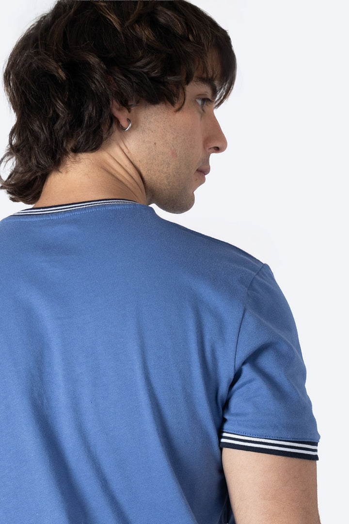 Playera azul bies a contraste negro - Hang Ten 