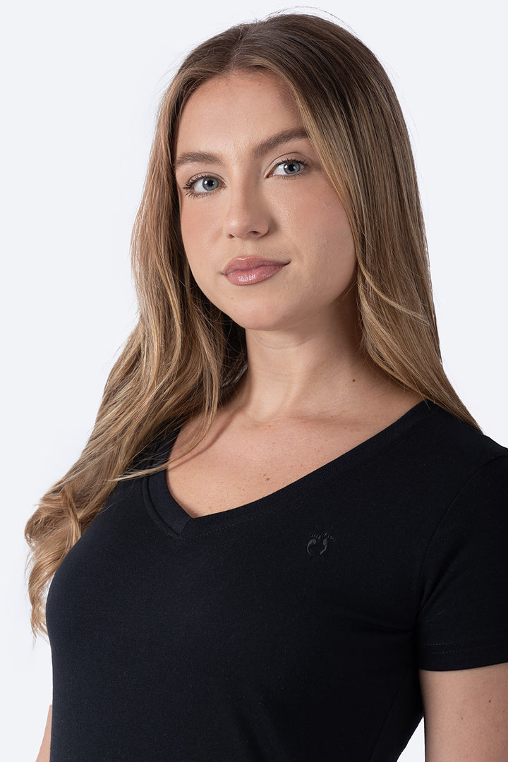 Playera básica negra medio cuello V - Hang Ten